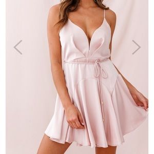 Selfie Leslie Valley Ruffle Tie Back Dress Blush